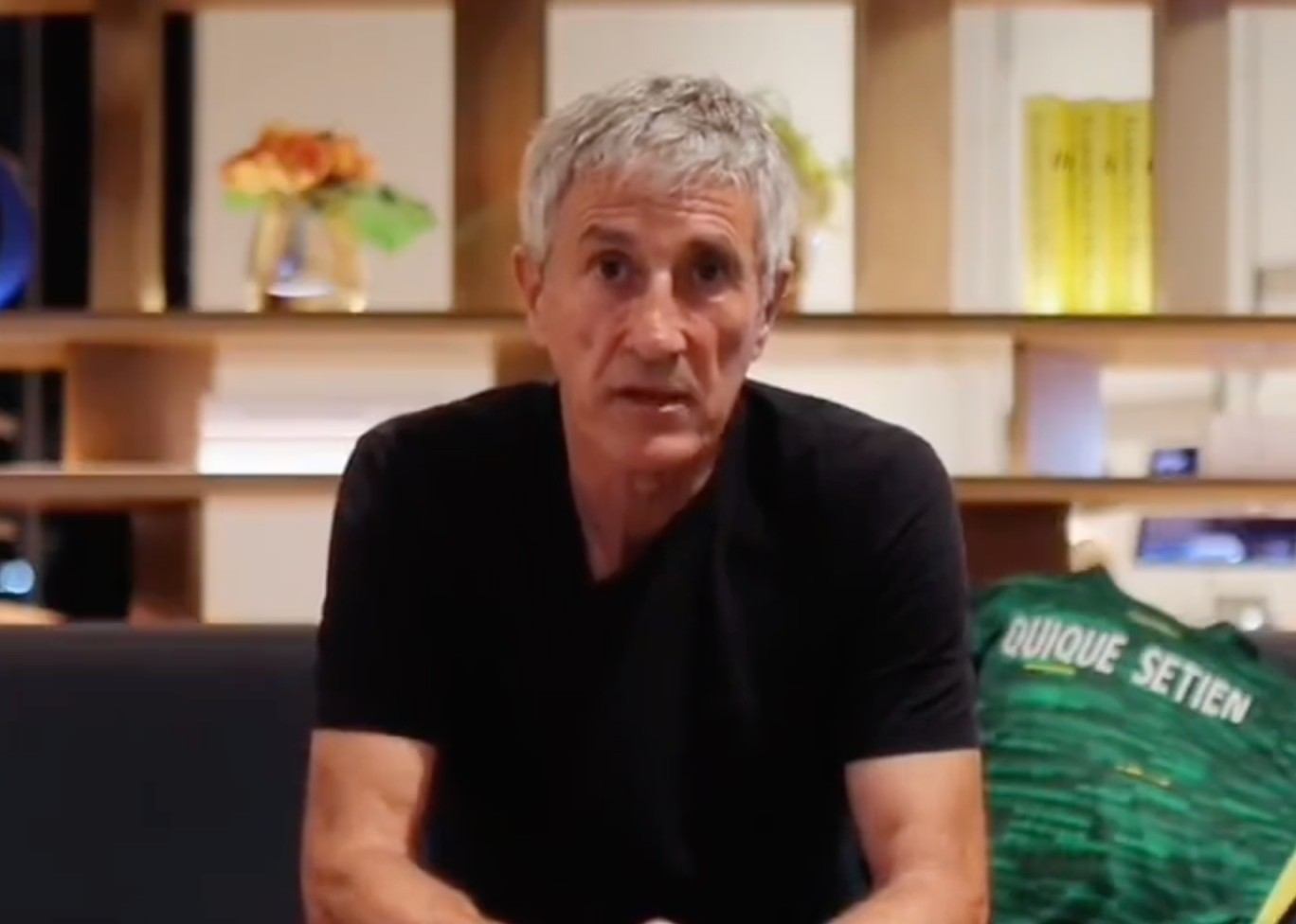 有的队员一, 个月